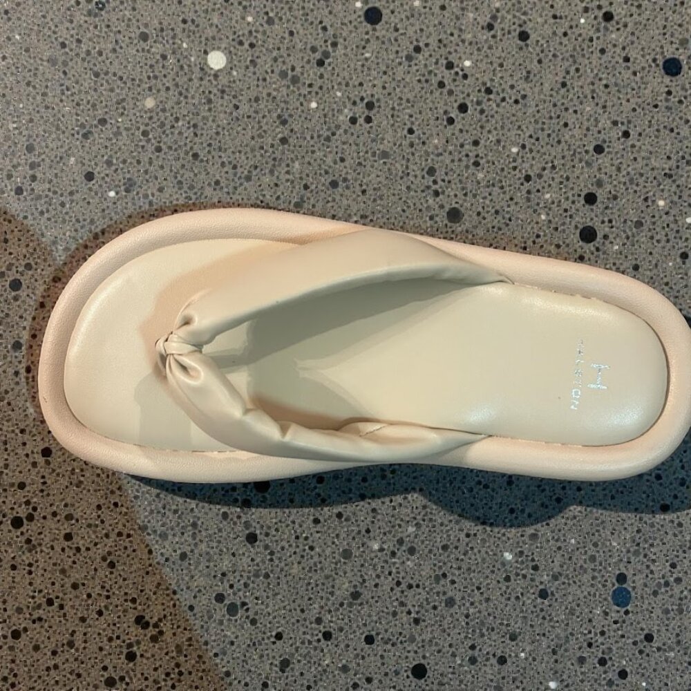 NIB Halston Cream Minimalist Slide Sandals | Size 9.5 | Luxury Comfort